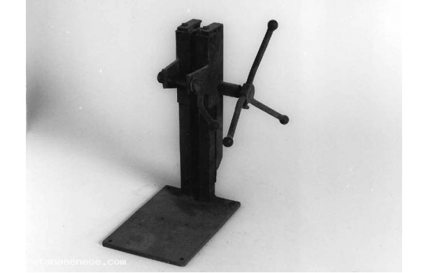 Torretta porta trapano di tipo artigianale