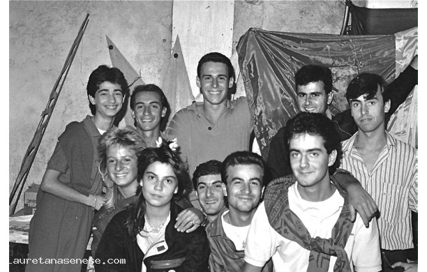 1986 - Che bel gruppo di contradaioli vittoriosi
