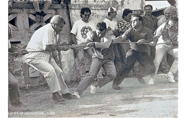 1991 - gioco del tiro alla fune prima della corsa dei ciuchi