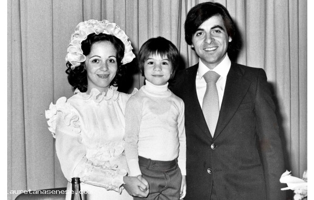 1972, Sabato 2 Settembre - Gli sposi con il bel nipotino