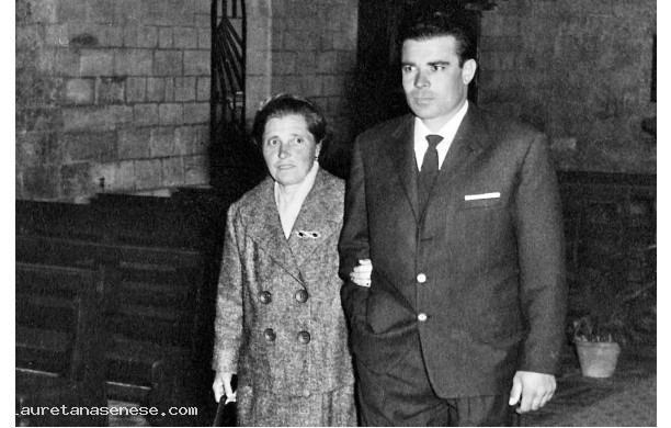 1960, Giovedi 27 Ottobre - Narciso entra in chiesa con la mamma