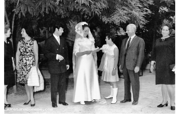 1969, Lunedì 16 Giugno - Giorgio e Miranda con i padroni della PERGOLA