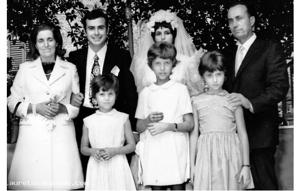 1970 - Gli sposi con la famiglia Romi