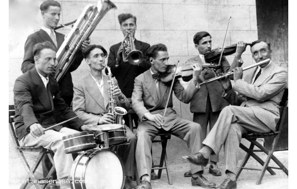 1933 - Un'orchestrina locale costituita da un gruppo di amici