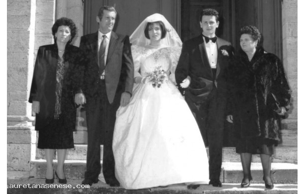 1989, Sabato 4 Marzo - Fabio e Stefania con i genitori, alluscita dalla chiesa