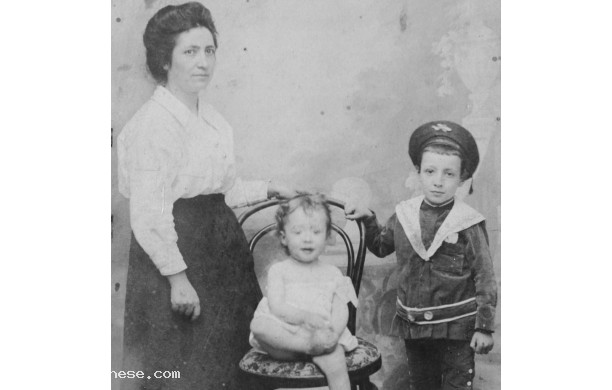 1916 - I fratelli Marignani con la mamma