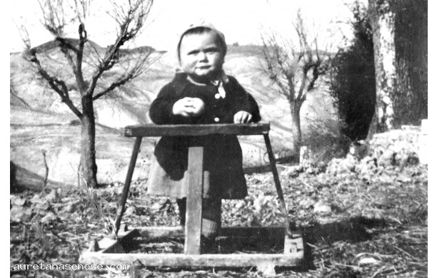 1940 - Marcello nel girello di legno