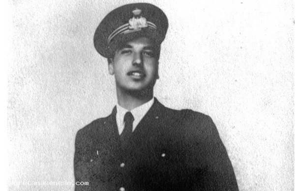1940 - Mario Loretti in divisa da  Capitano dell'Aeronautica