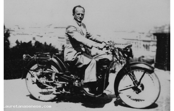 1948? - Corrado Franci in sella alla moto