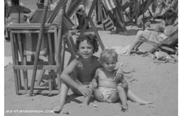 1959 - Due bambine a San Vincenzo