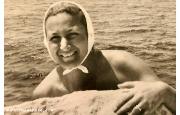 1964? - Fernanda al mare in Sicilia