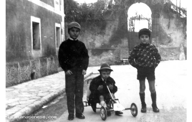 1965 - i bimbi di via Mameli