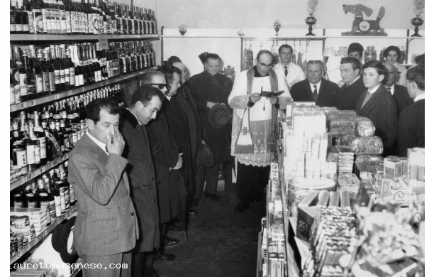 1967 - La benedizione del negozio Coop rinnovato