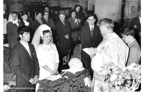 1969, Sabato 19 Aprile - Carlo e Adriana all'altare