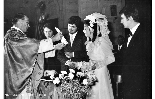 1971, Domenica 27 Giugno -Mario  e Marisa all'altare