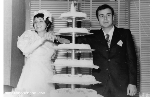 1970, Sabato 12 Settembre - Alessandro e Tatiana tagliano la torta