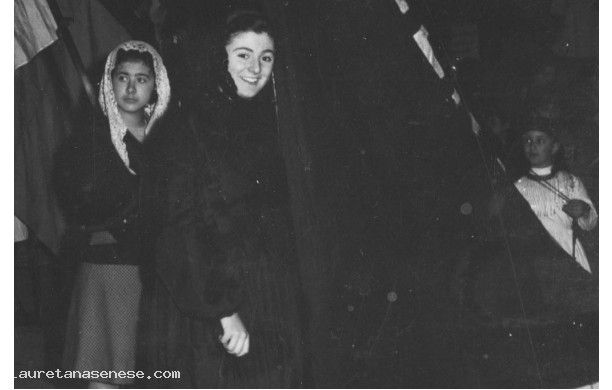 1975 - Beatrice porta la bandiera del SILENZIO