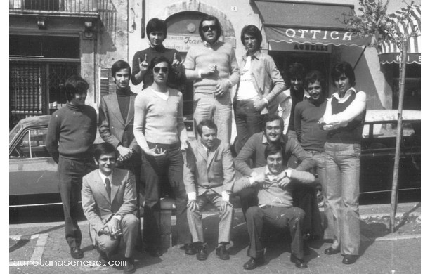 1975? - Gita di studenti del Sarrocchi con il Prof. di Tecnologia