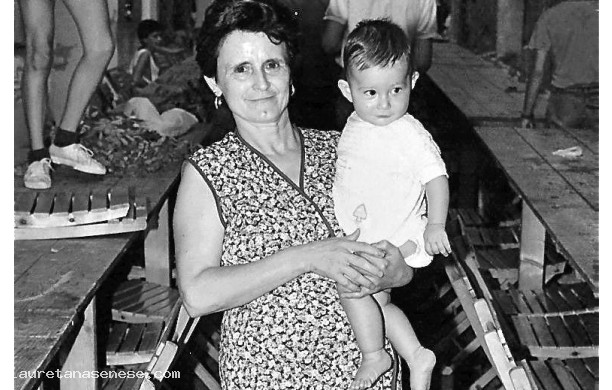 1987 - Insieme vecchi e nuovi contradaioli della Corona