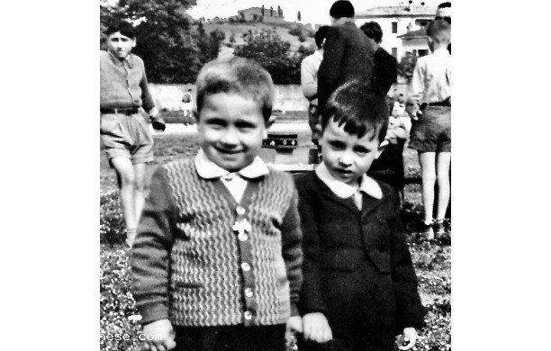 1950? - Bambini sul prato dello stadio