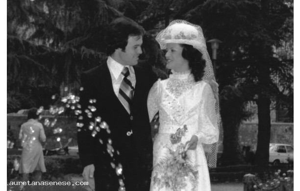 1975, Domenica 14 Settembre - Luciano e Marilena ai giardini dopo la cerimonia