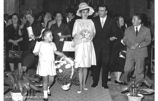 1963, Luned 29 Luglio - Mario e Anna in chiesa