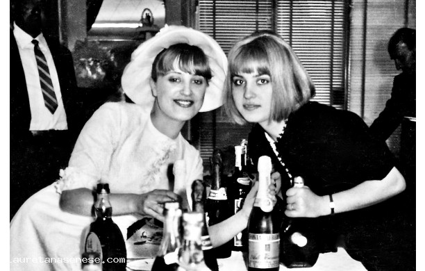 1966, Luned 9 Maggio - Anna e Roberta brindano il giorno del matrimonio