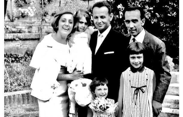 1964, Domenica 23 Agosto - Gli sposi con con le damigelle