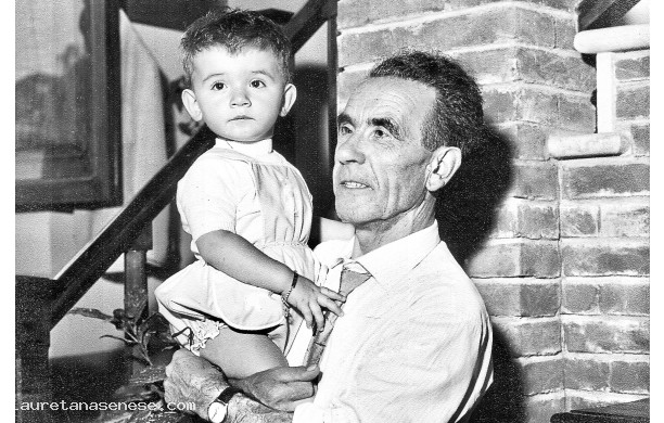 1958, Domenica 31 Agosto - Nonno Giovanni con il nipotino