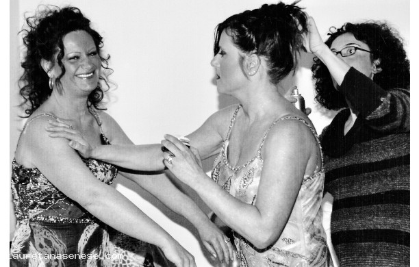 2007? - Due belle signore pronte per un sfilata?