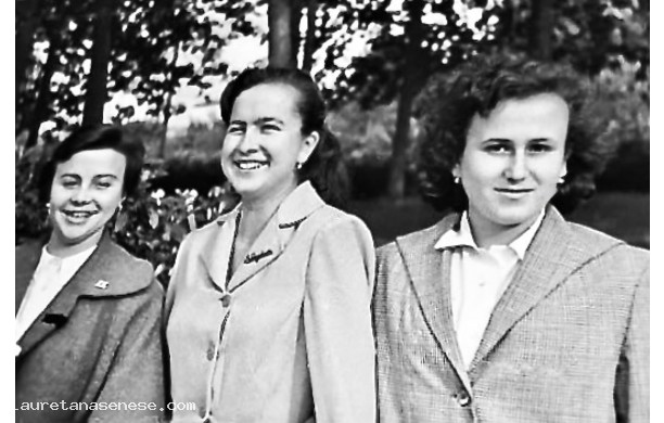 1955, Luned di Pasqua - Tre amiche vestite a festa