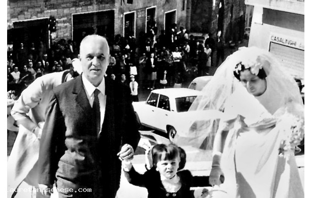 1968, Sabato 28 Settembre - Pietro e il nipotino accompagnano la sposa