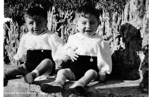 1940, 1 Settembre - Due cuginetti salutano i babbi in partenza per la guerra