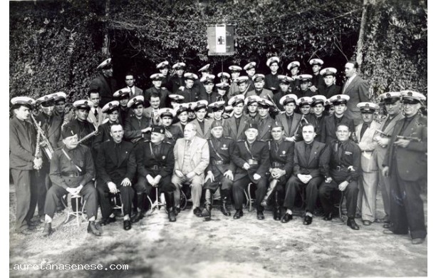 1938 - Banda e Gerarchi Fascisti - foto ufficiale di gruppo