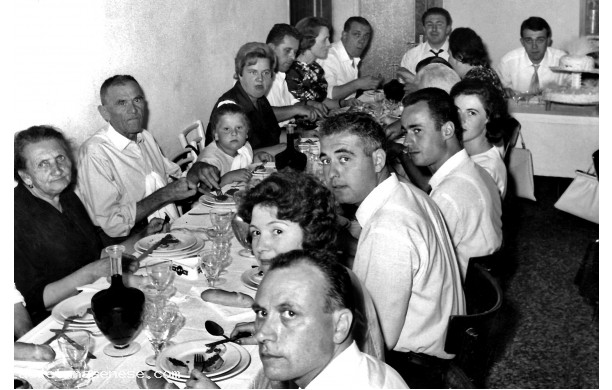 1963, Luned 29 Luglio - Invitati al pranzo di nozze