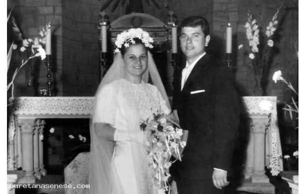 1966, Domenica 28 Agosto  Luciano e Rosanna Biancucci al termine della cerimonia religiosa
