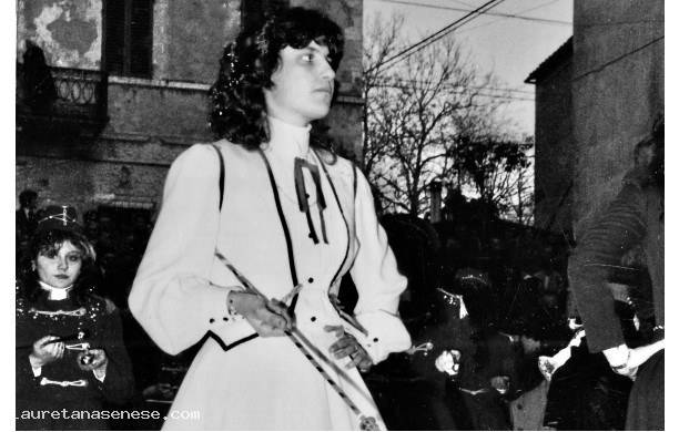 1978 - La bella Brunella in piazza all'imbrunire