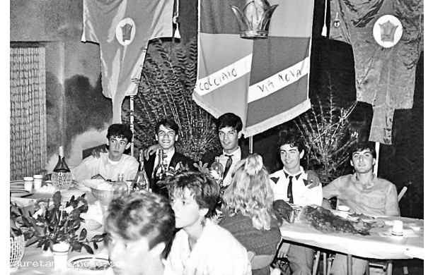 1984 - Cena contradaiola nel Cocciaio: il tavolo dei maggiorenti della Corona