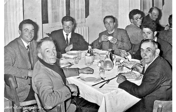 1954 - Braccianti Agricoli a tavola con il sindacato