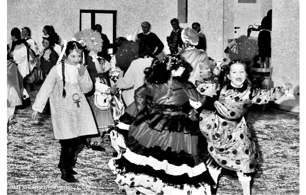 1986 - Carnevale nella palestra della scuola