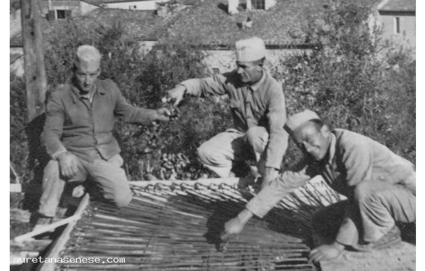 1962? - Si fa la casa di Renato Fratagnoli con muratori locali