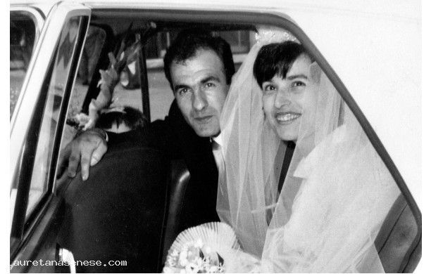 1966, Gioved 16 Giugno - Enzo e Dory a fine cerimonia religiosa
