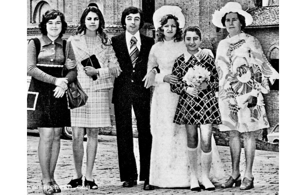 1973, Sabato 19 Maggio - Elio e Gabriella, sposi a Monte Oliveto Maggiore