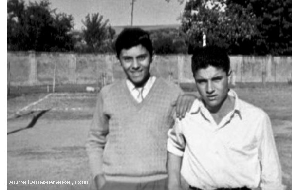 1955 - Due amici allo stadio