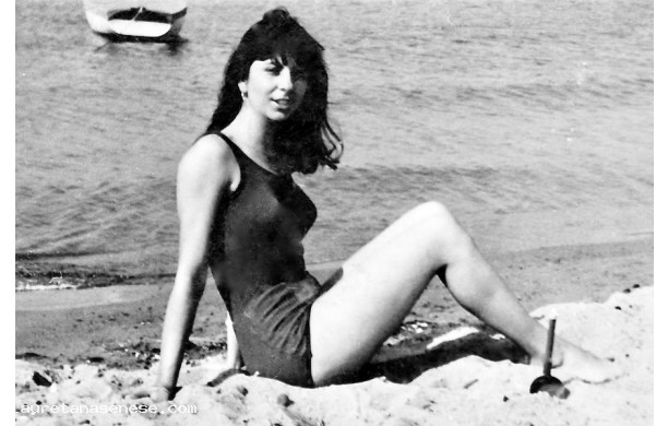 1964 - La bella Elena sulla spiaggia