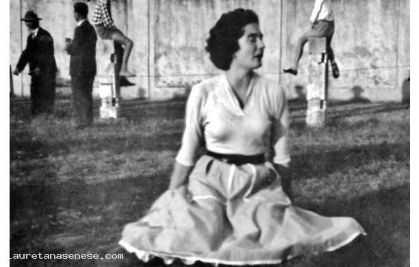 1954, Settembre - Gara a chi ha il vestito con la gonna più bella