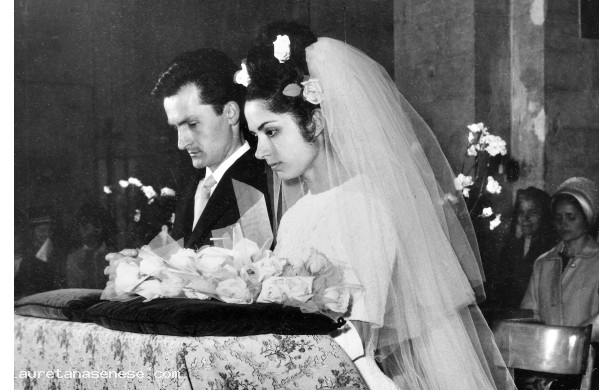 1965, Mercoled 28 Aprile - Gli sposi all'altare