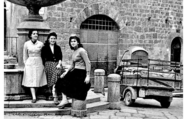 1950? - Aspiranti sarte in una pausa di lavoro