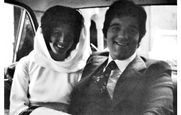 1973, 3 Marzo - All'uscita dalla chiesa con la felicit stampata in faccia