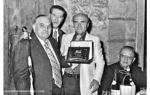 1977 - Garbo dOro, consegna del riconoscimento a Gagliano